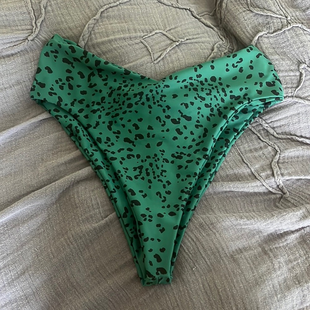 Size large bottoms